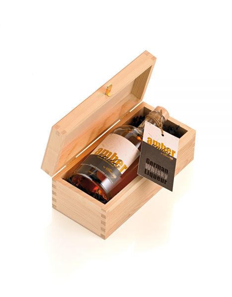 Holzkiste mit Klappdeckel mit Amber Whisky-Liqueur 0,5l